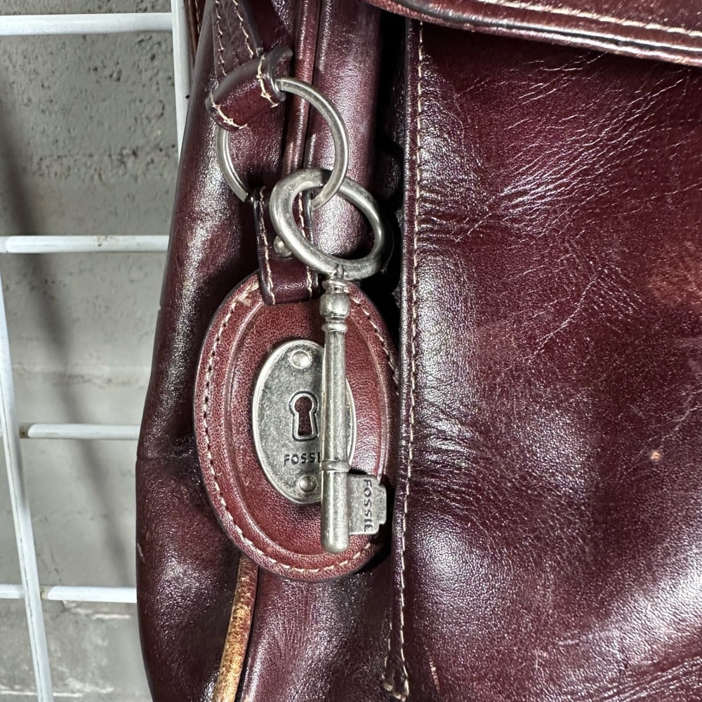 Fossil Leather Shoulder Bag Burgundy Turn Lock Key Charm Librarian core Vintage - Picture 2 of 7
